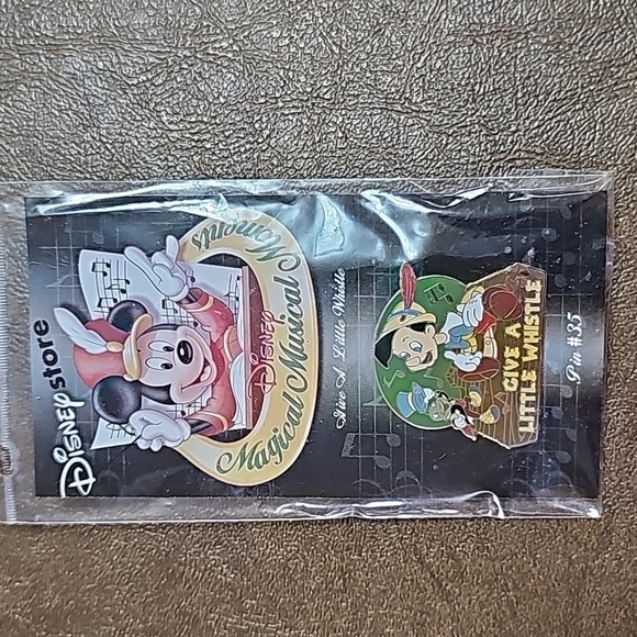 NEW DISNEY PARKS Limited Edition PIN Magical Musical Moment Pinocchio Jiminy - Picture 1 of 3
